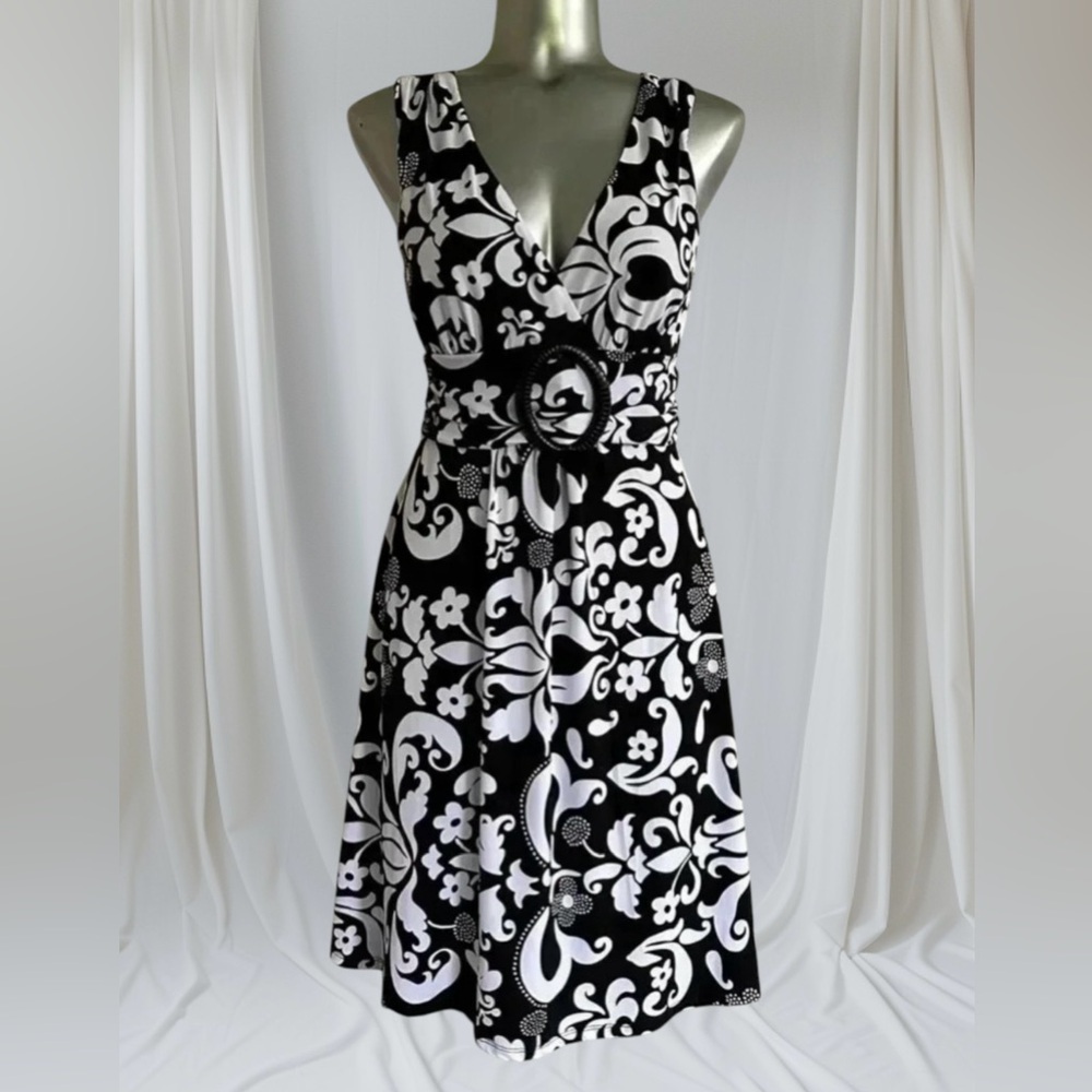 2 for $30 ✅Black &  White Floral Dress - Picture 3 of 16
